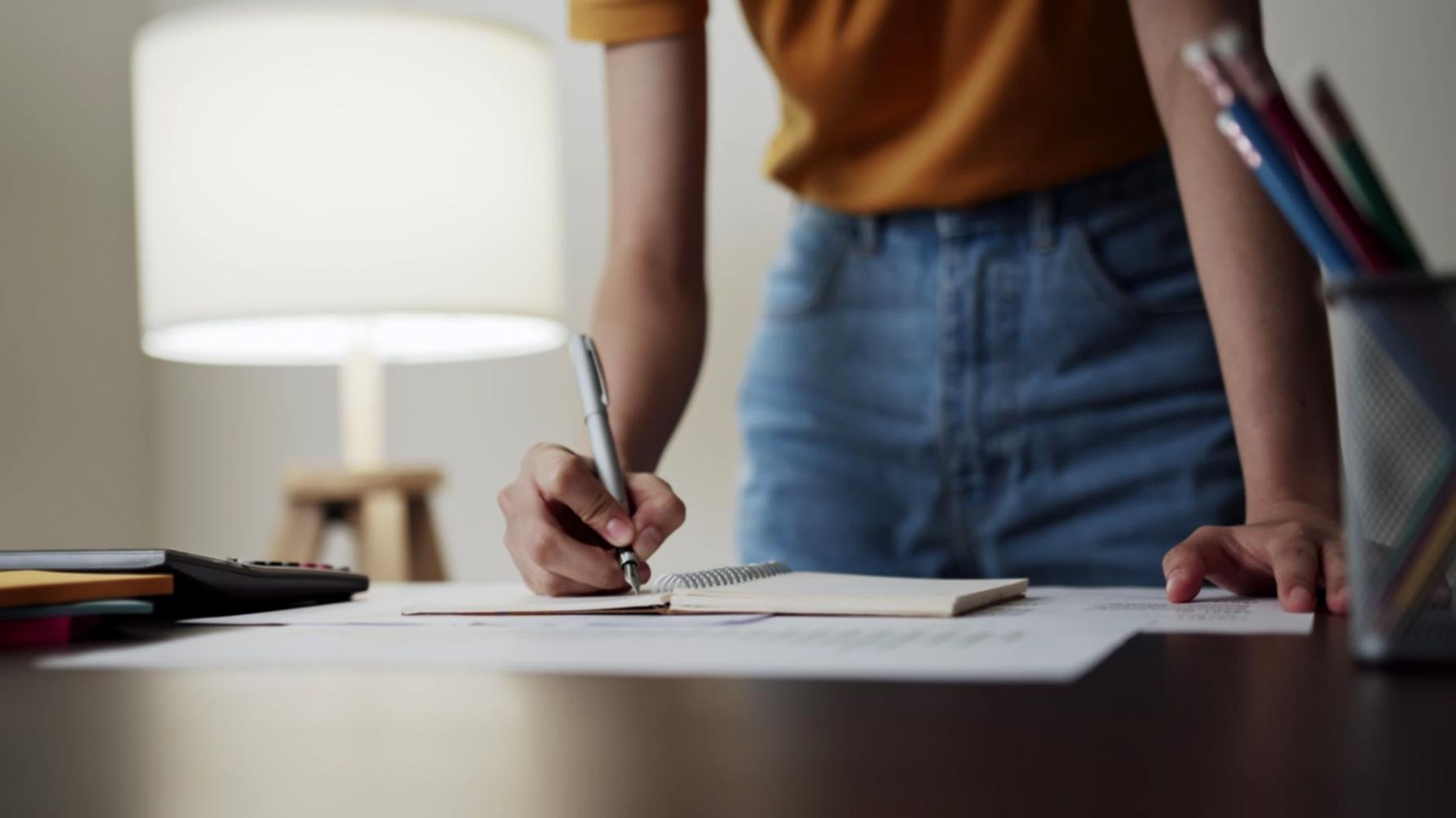 Estudiantes aprendiendo estrategia SEO